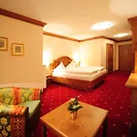 Max Hotel
