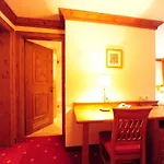 Max Hotel