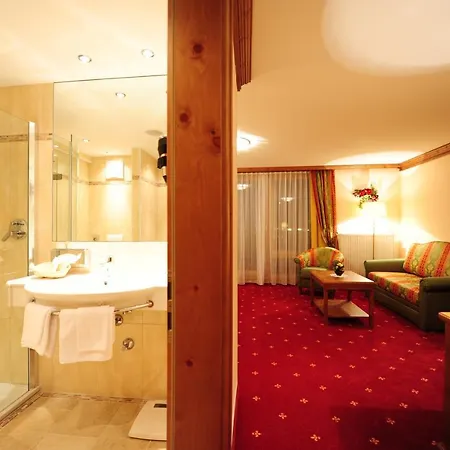 Max 4* 세르파우스