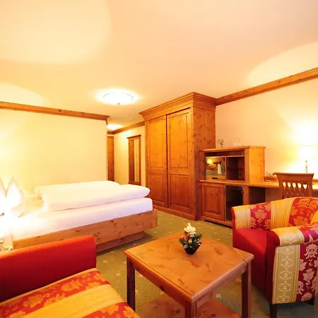 Max 4* سيرفاوس