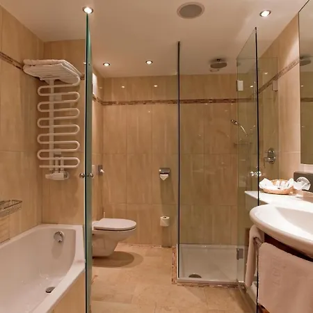 فندق Max سيرفاوس