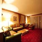 Max Hotel