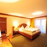 Hotel Max 4*