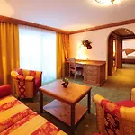 Max Hotel