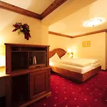 Hotel Max 4*